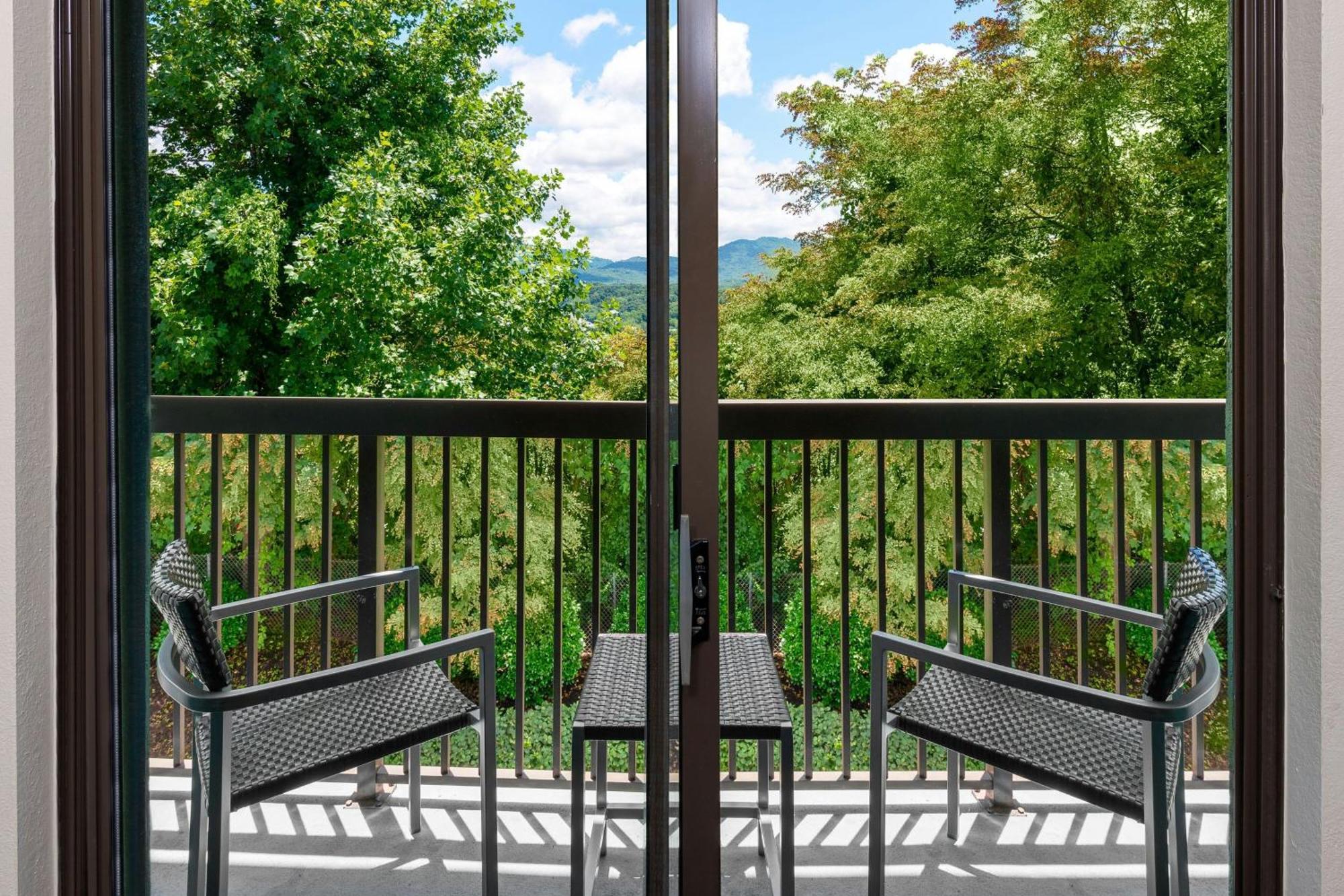Courtyard Asheville Bagian luar foto