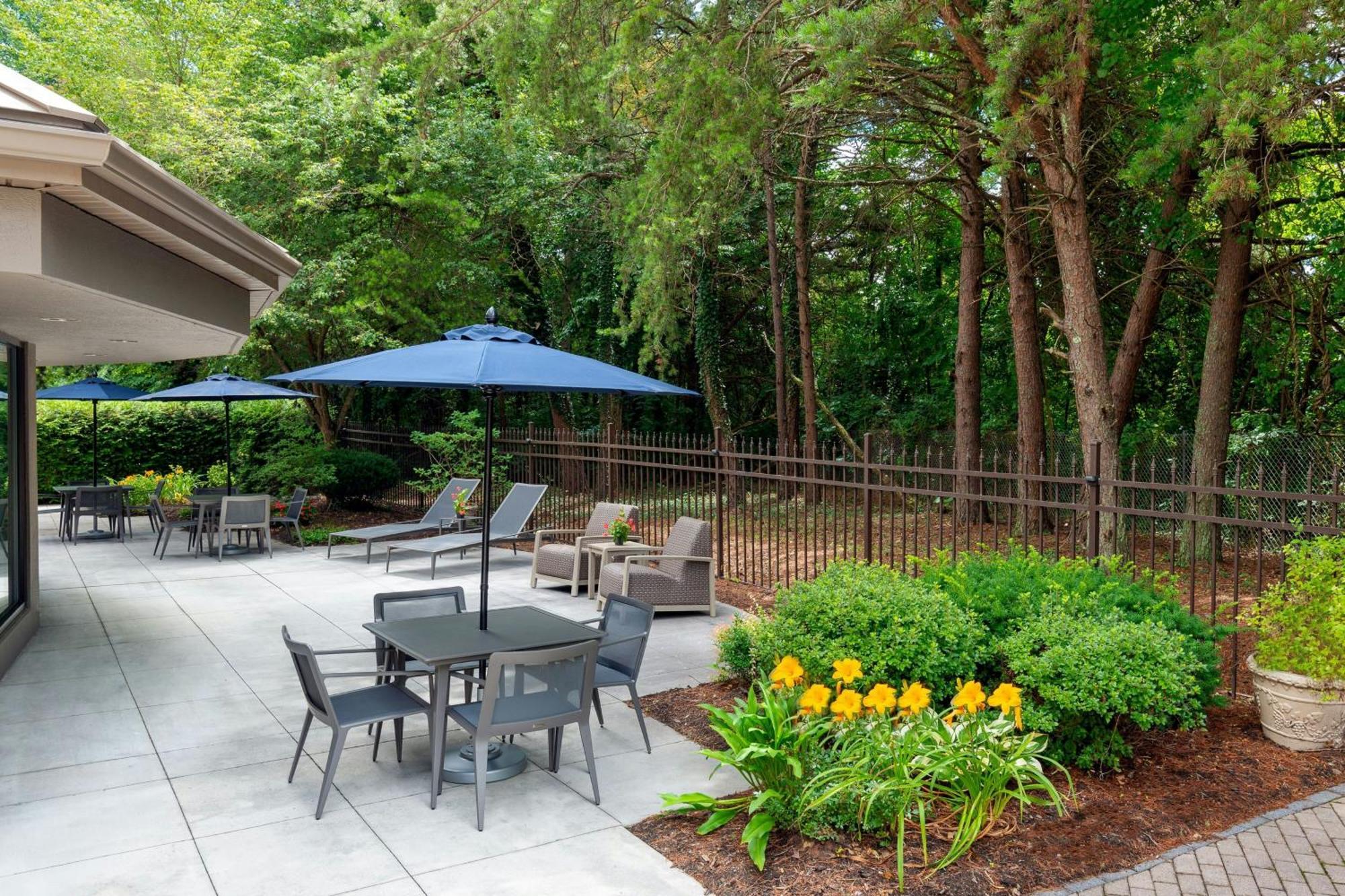 Courtyard Asheville Bagian luar foto